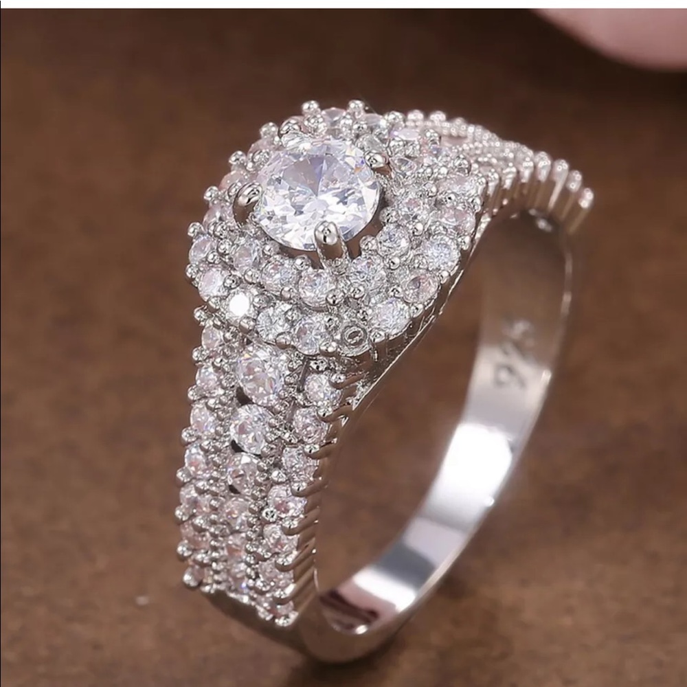 New gorgeous s925 silver white sapphire ring - Picture 5 of 7